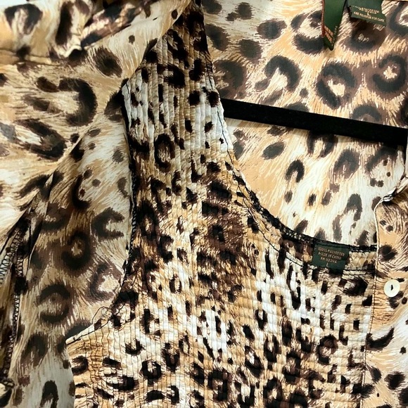 ⭐️2/$30⭐️ Two piece leopard/animal print blouse & matching textured tank, size L - Picture 2 of 8